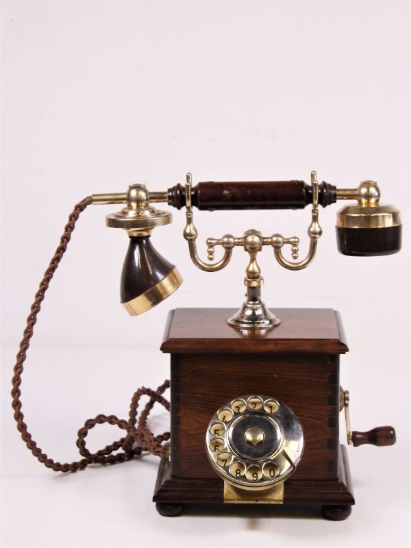 2 x Vintage telefoon bakeliet en hout